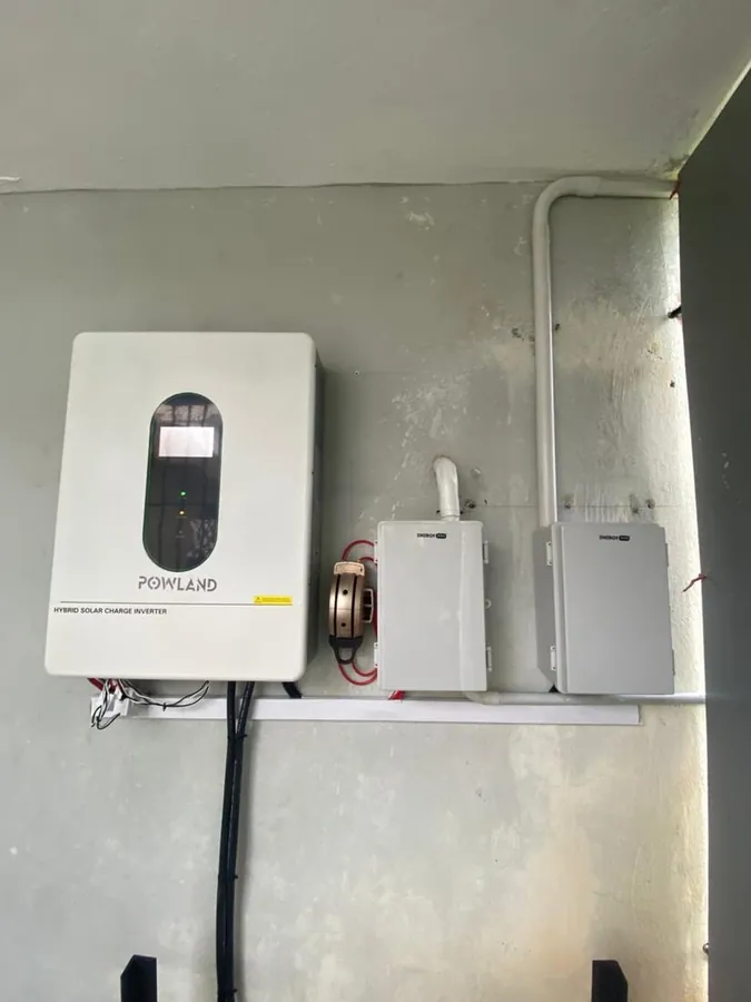 Montaje de inversor y protecciones eléctricas
